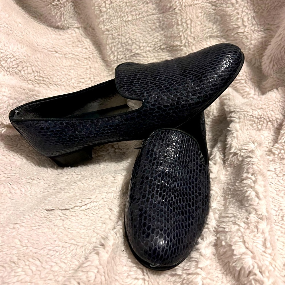 STUART WEITZMAN